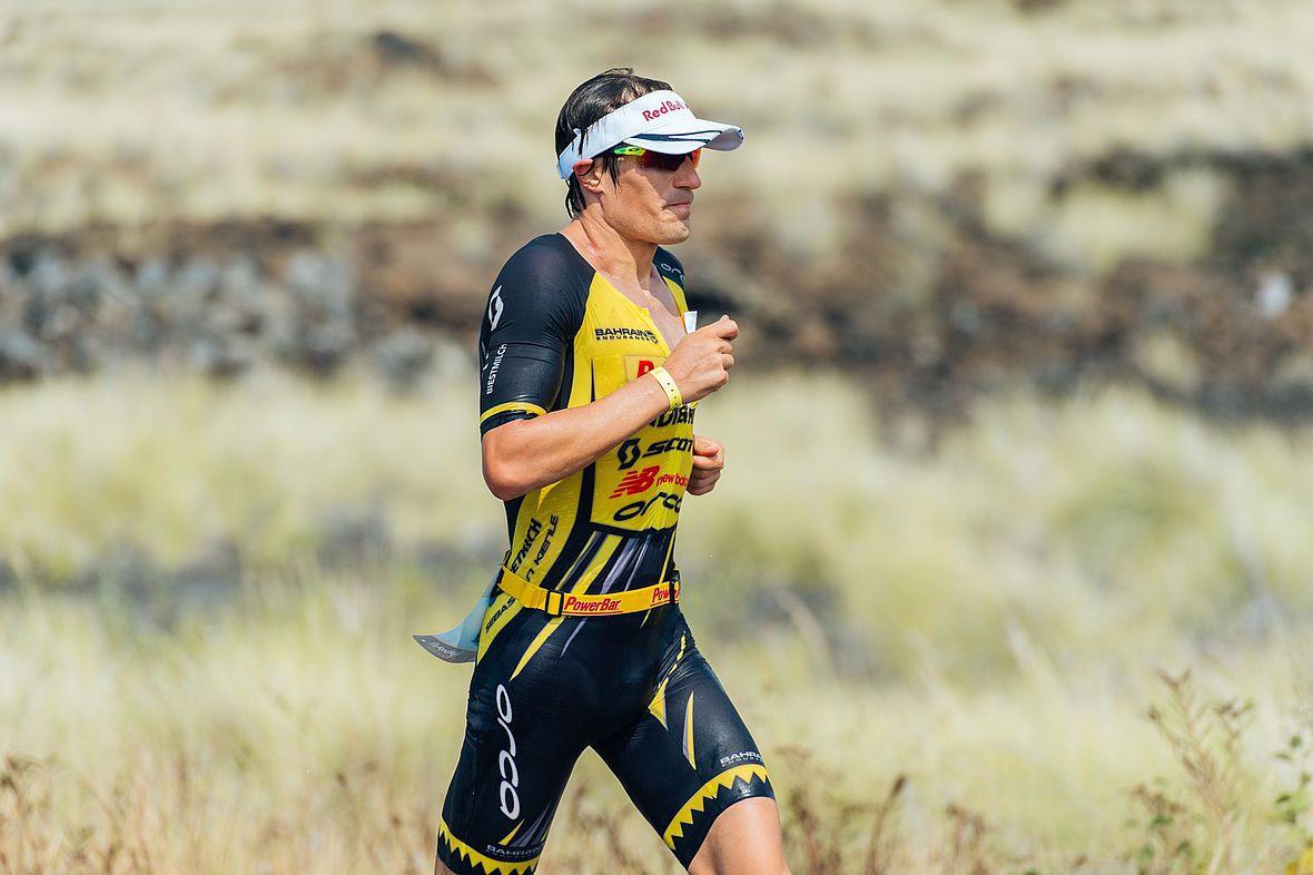 Sebastian Kienle: Musste auf dem Highway endgültig die Konkurrenz ziehen lassen. Nur ein 3:06:09 Std Marathon - trotz besten Trainingsleistungen im Laufen