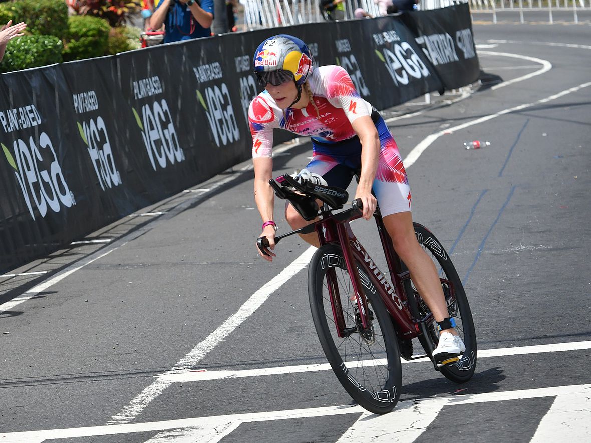 Bei den Frauen rollte Lucy Charles als Leaderin in die T2.