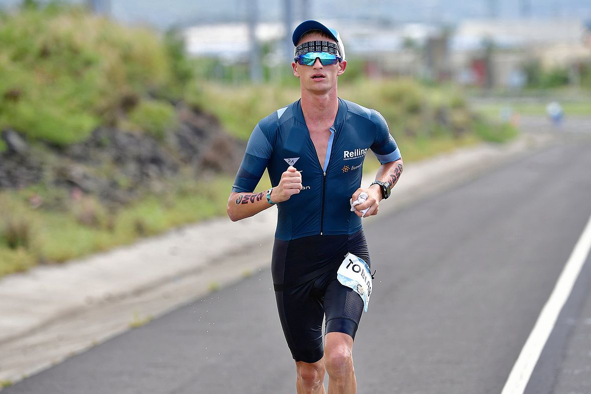 Tobias Dracher kämpft sich durch den Marathon - es wird Rang 31. im Profifeld werden. Zeit: 8:40:44 Stunden