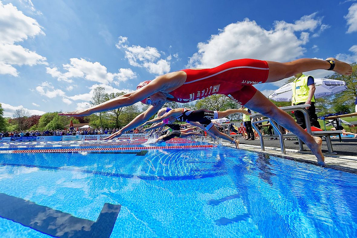 Auftakt mit Startsprung im Buschhüttener Freibad