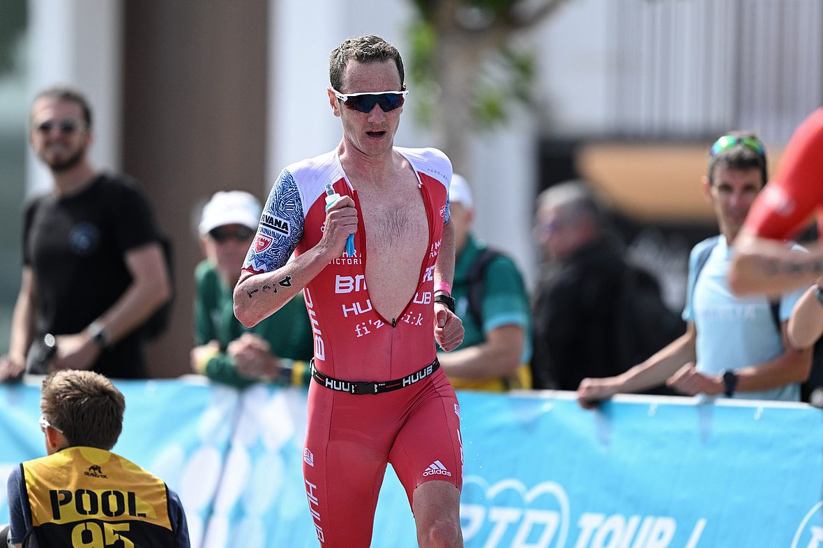 Alistair Brownlee ging die Laufstrecke vehement an ...