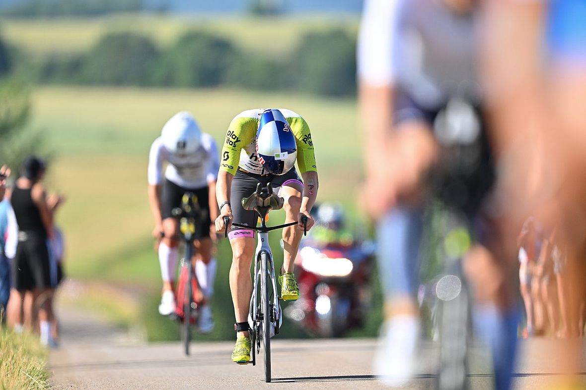 Sebastian Kienle mit seinen Verfolgern