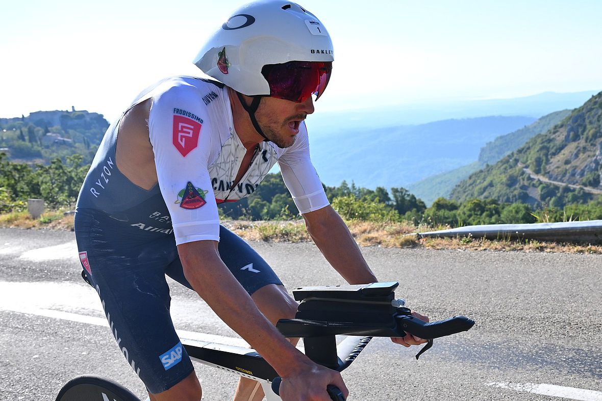 Jan Frodeno mit seinem zerrissenen Racesuit