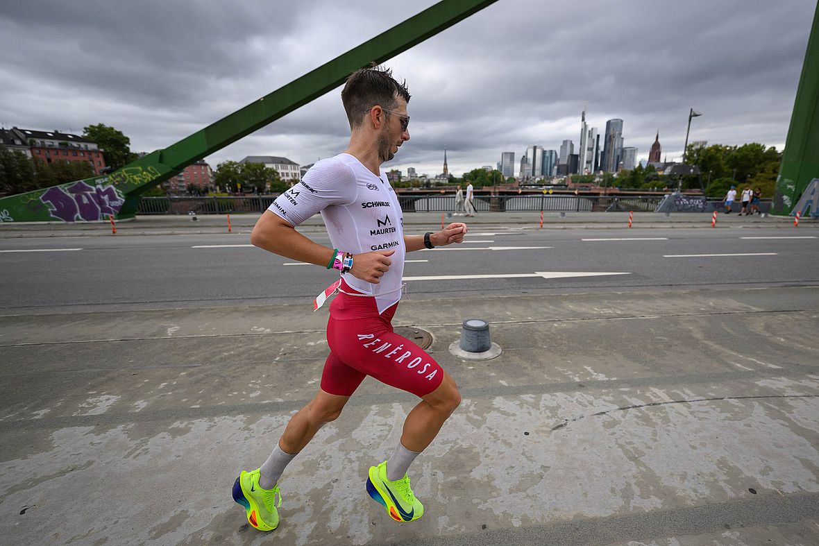 Felix Hentschel läuft mit einem 2:38er Marathon auf Rang 16