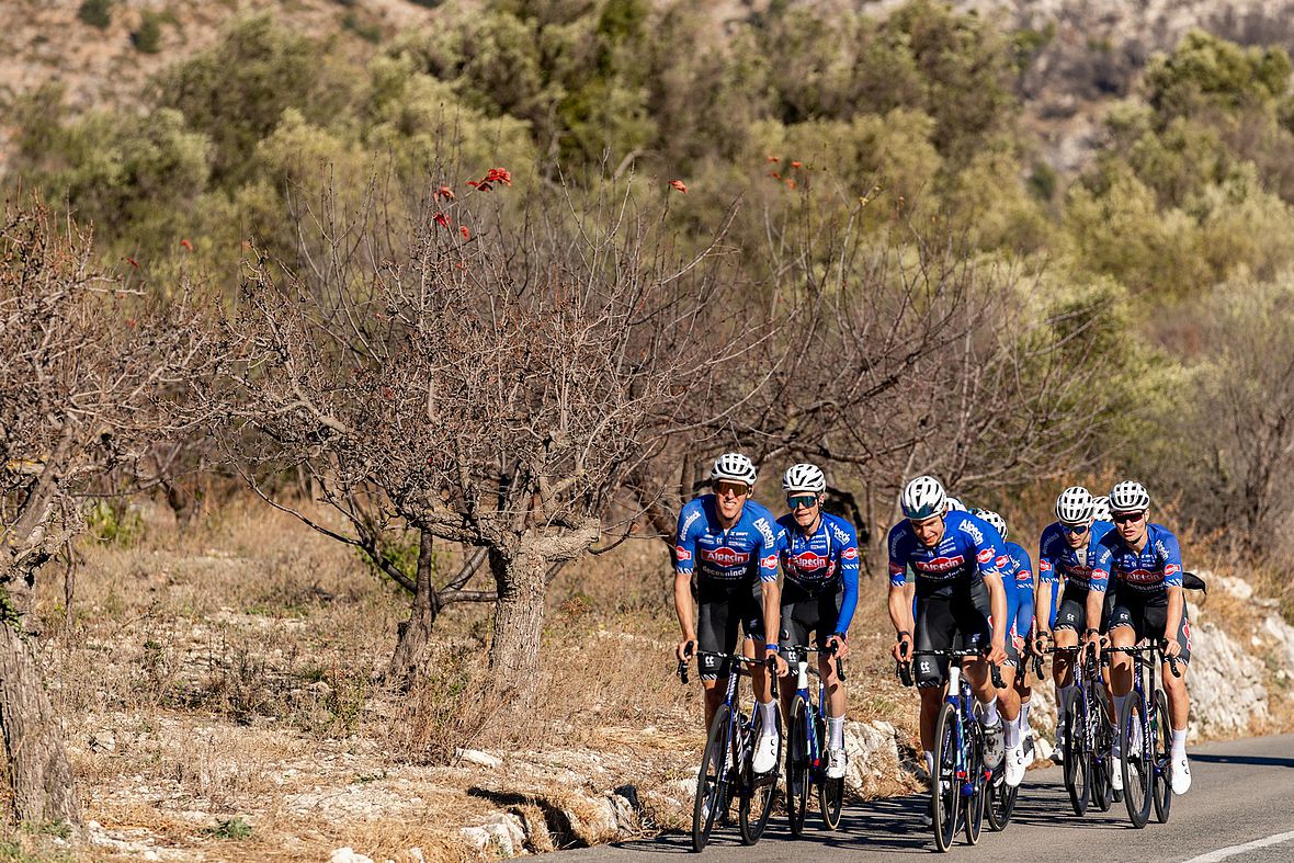 Zwift Academy Finale in Denia (ESP): Wer erhält einen Vertrag beim Alpecin-Deceuninck Development Team?