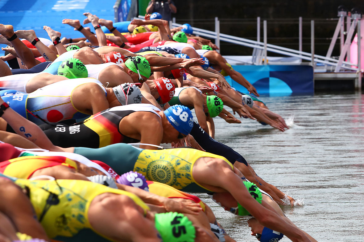 Start frei für das olympische Triathlon-Männerrennen - mit einem Tag Verspätung