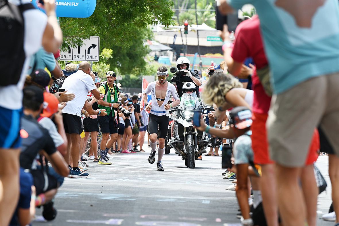 Weiter in Führung liegt Sam Laidlow im Anstieg der Palani Road