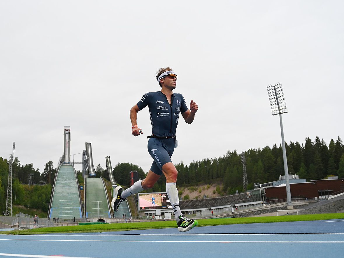 Jonas Hoffmann läuft den Halbmarathon in starken 1:11:19 Stunden