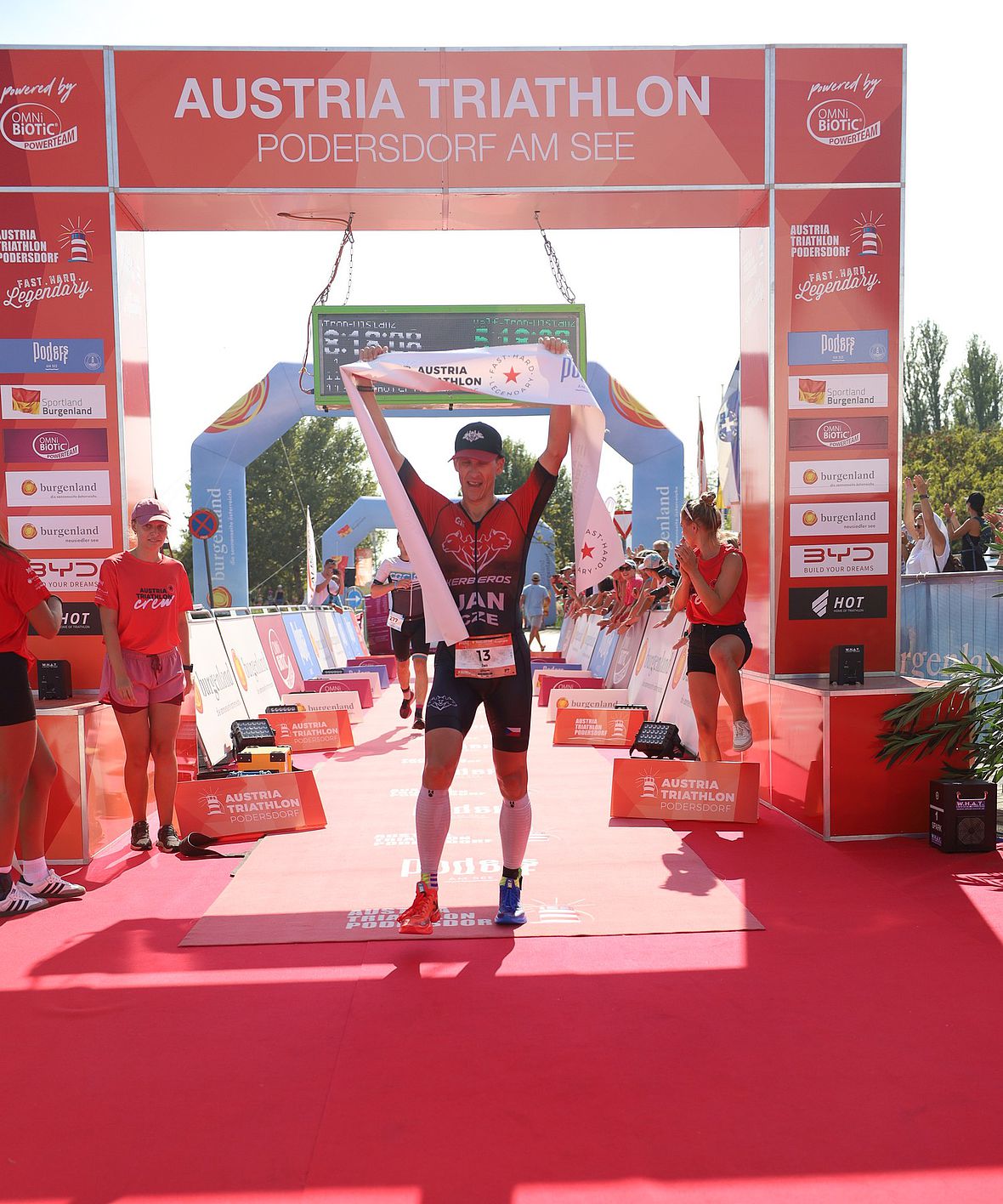 Jan Oppolzer triumphiert auf der Langdistanz des Austria Triathlon Podersdorf 2024