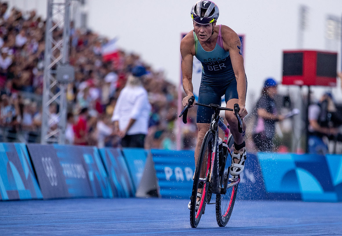 Auch first on the bike: Flora Duffy sollte aber ihre Soloflucht nur anfangs durchziehen