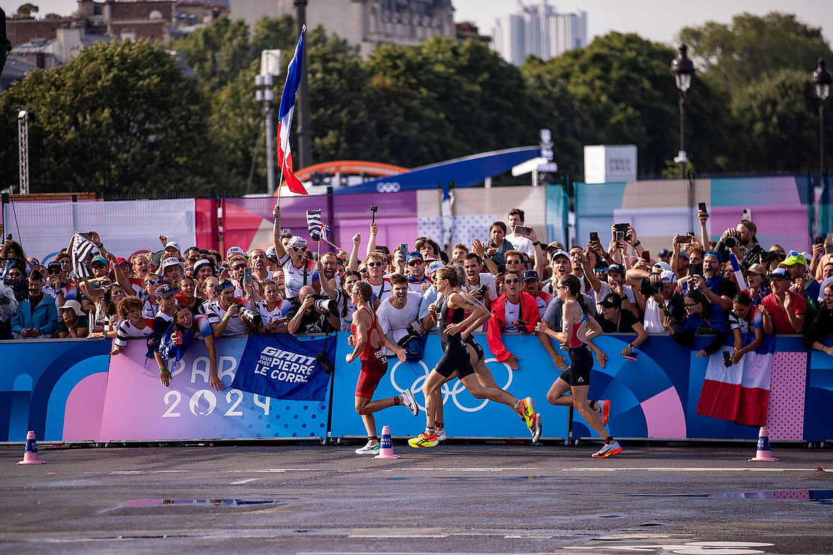 Ausscheidungslauf zwischen Julie Derron, Cassandre Beaugrand, Beth Potter und Emma Lombardi - die Fans sind aus dem Häuschen