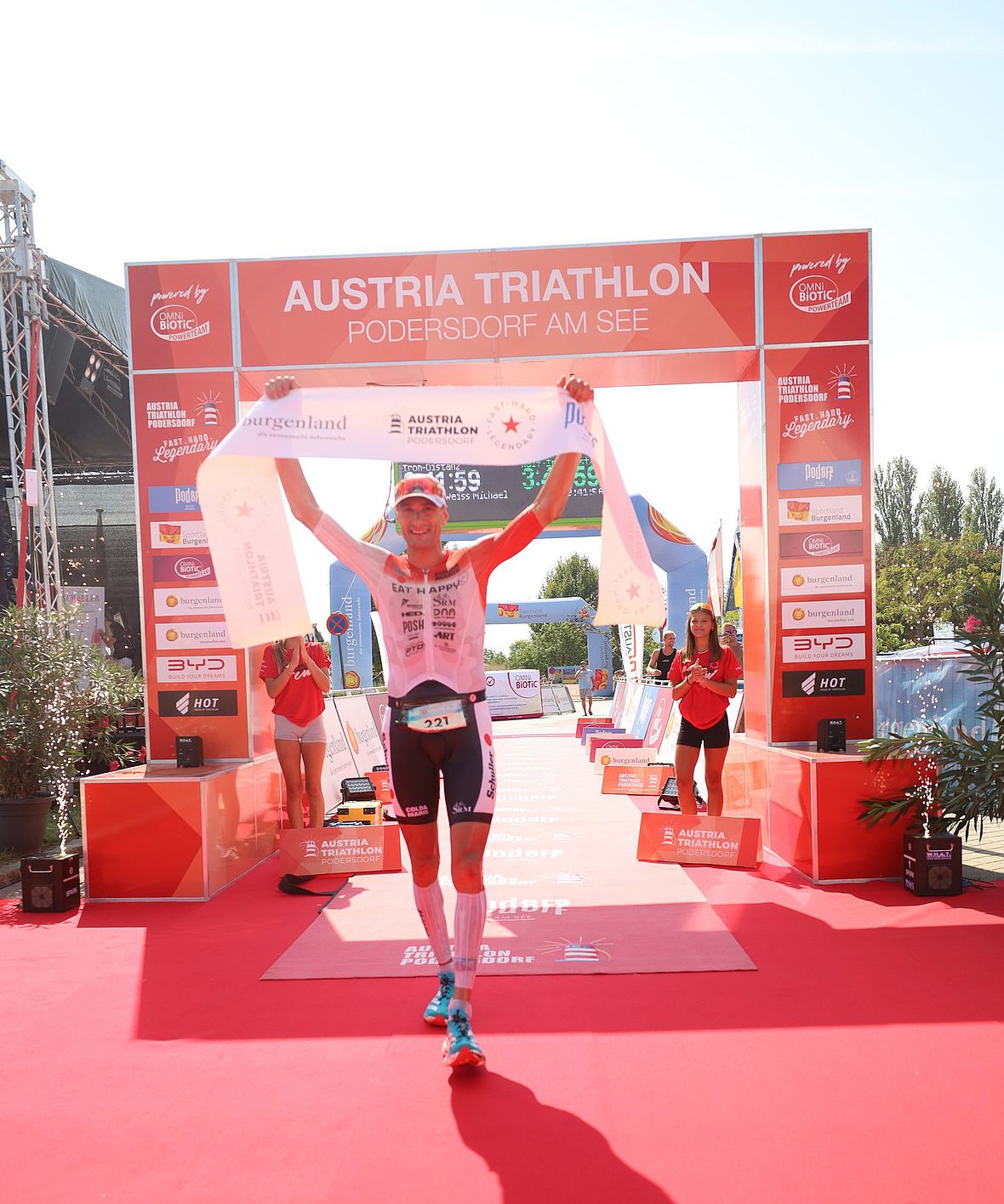 Michael Weiss gewinnt die Mitteldistanz beim Austria Triathlon Podersdorf 2024