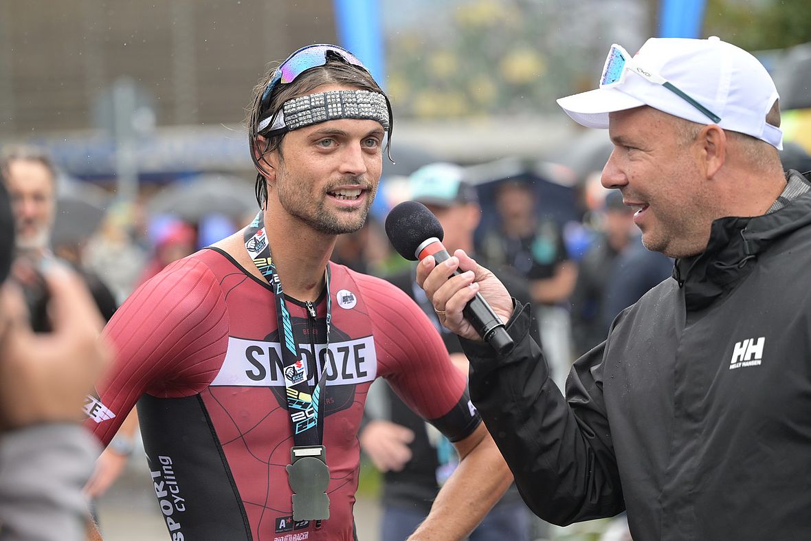 Gregor Payet beim Zielinterview mit Moderator Hartwig Thoene