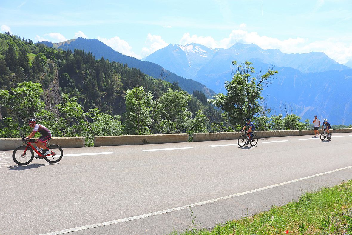 Letzter Akt der Kletterorgie: Die 21 Kehren hinauf zur Alpe d´Huez