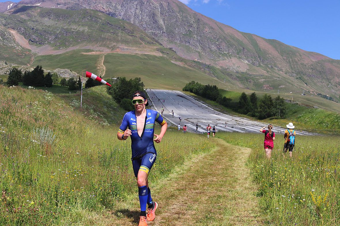 Die Luft ist dünn auf der Laufstrecke in 1.800 m über dem Meer