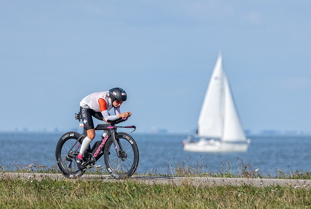 Alanis Siffert kann auch "flach" - nachdem die Schweizerin in dieser Saison schon den Alpe d´Huez Triathlon und den Gérardmer XL gewonnen hat