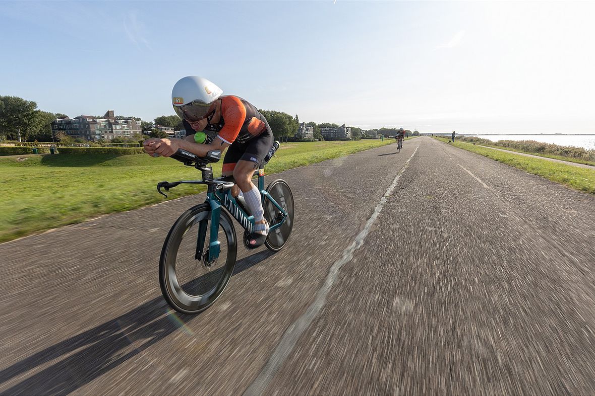 Der Bike-Überflieger bei den Männern: Pim van Diemen fährt die 180 km in 4:03:13 Stunden