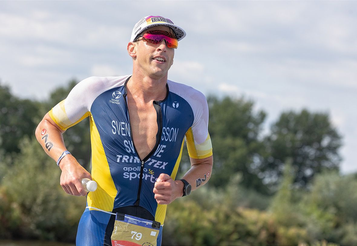 Jesper Svensson läuft mit einem 2:44er Marathon zum Almere-Sieg