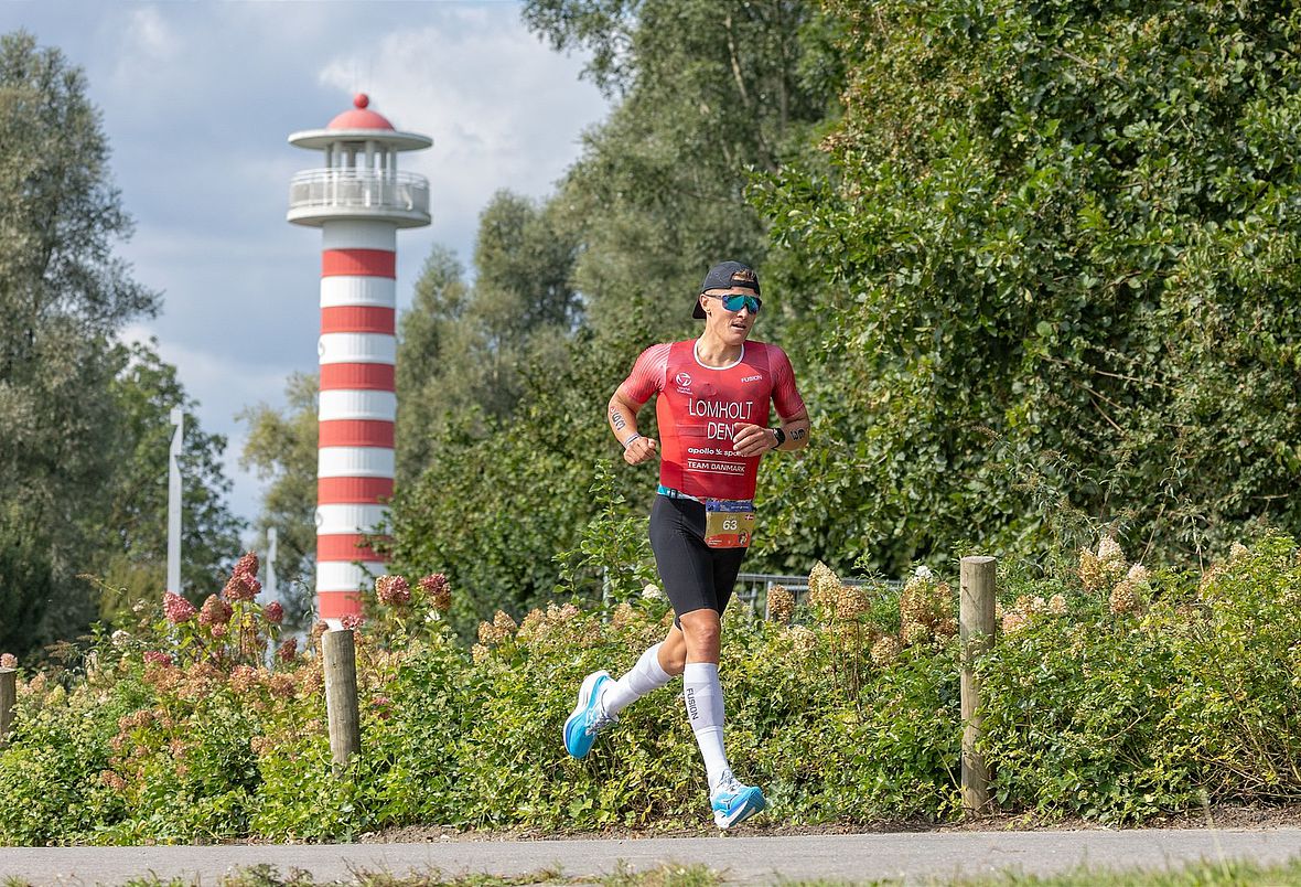 Der schnellste Läufer des Tages: Lars Lomholt rennt den Marathon in 2:39:03 Stunden und schiebt sich noch bis auf Rang drei nach vorne