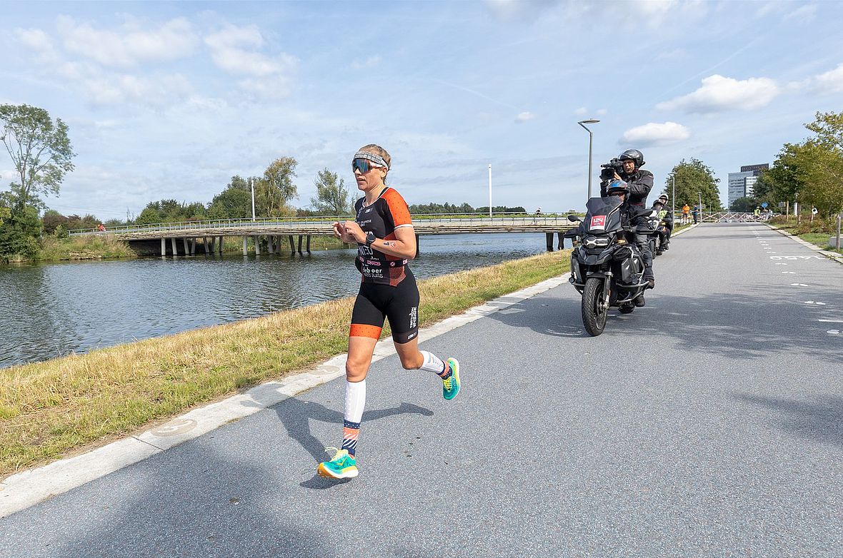 Marlene de Boer auf dem Weg zum überlegenen Heimsieg