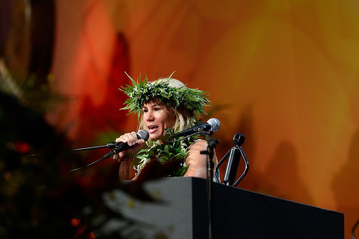 Kona 2014: Mirinda Carfrae bei der Ansprache auf der Awards-Ceremony