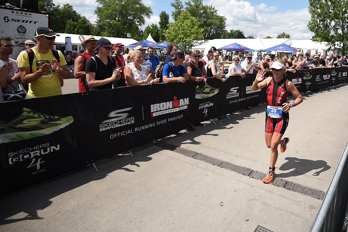 Anfeuerung für die Grand Dame des Schweizer Triathlonsports - Natascha Badmann, sechsmalige Ironman Hawaii-Siegerin