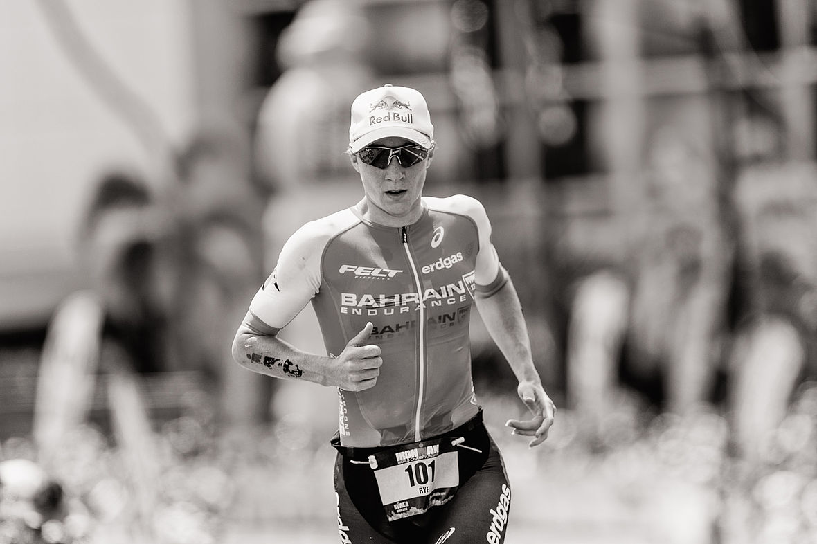 Im Marathon ließ Daniela Ryf dann eine 2:56:52 folgen und nahm hier sogar Überläuferin Mirinda Carfrae noch Zeit ab