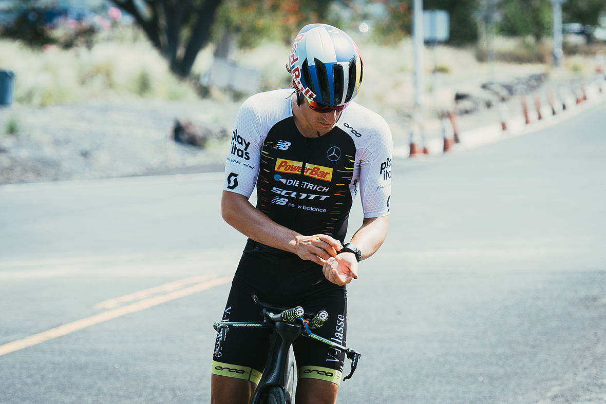 Für Sebi ist das Radfahren heute schon am Energy Lab, 10 Kilometer vor Kailua-Kona, zu Ende. Ein kurzer Datencheck ...