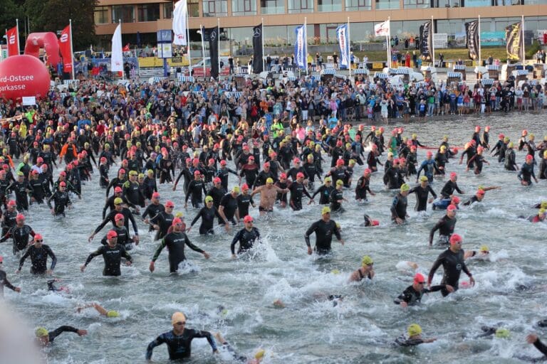 Auf geht´s in einen langen OstseeMan-Tag: 220 glückliche Finisher sollten am Abend gezählt werden