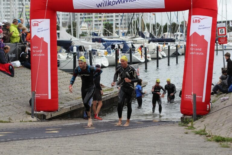 Das Schwimmen geschafft! Bei 16 Grad Wassertemperatur kein Zuckerschlecken.