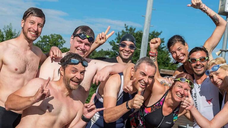 Der Teamgedanke steht im Vordergrund beim 10 Freunde Team Triathlon