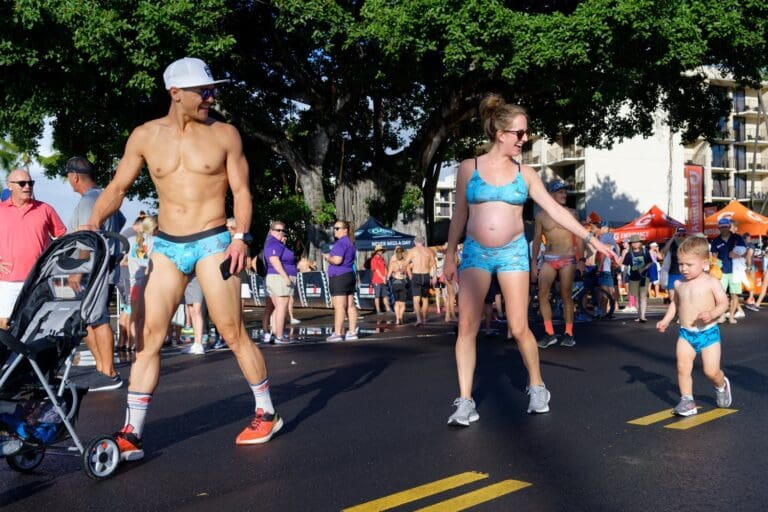 Der Underpants-Run Nachwuchs auf dem Alii Drive