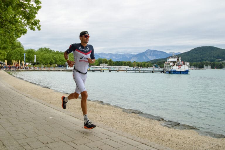 Flug übers Klagenfurter Pflaster: Jan Frodeno verwaltete mit einem 2:46 Stunden-Marathon seinen Vorsprung vor Llanos und Co