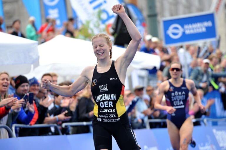 Was für ein Rennen: Laura Lindemann wird Dritte beim ITU World Triathlon Series-Rennen in Hamburg