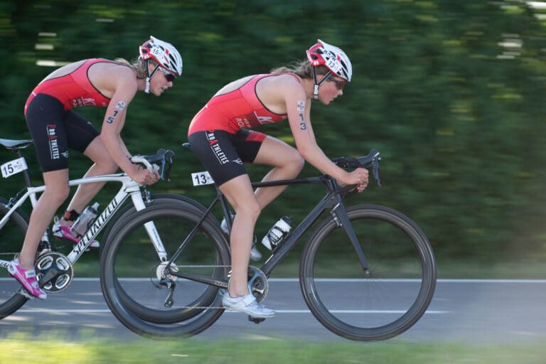 Kölner Express: Franca Hanseleit (13) und Sophie Rohr (15) von den ProAthletes KTT 01