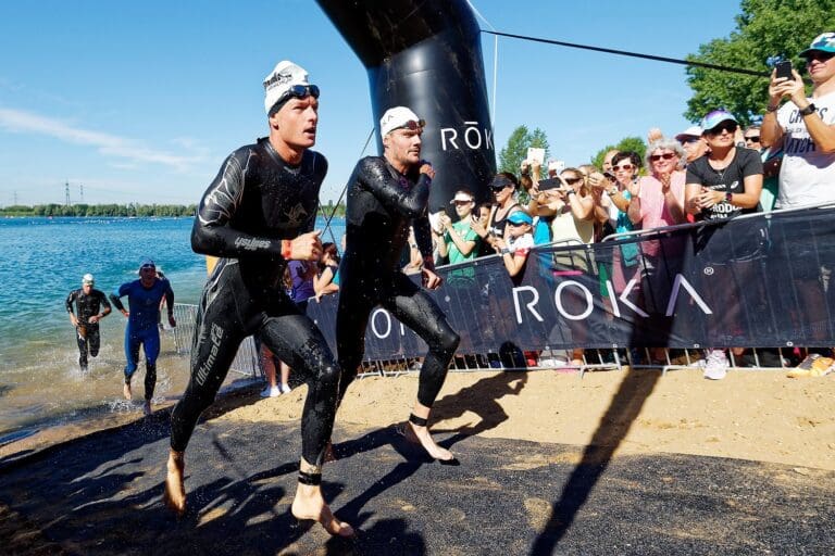 Jan Frodeno kommt mit einer Gruppe aus dem Hardtsee, gut 40 Sekunden hinter Lukasz Wojt