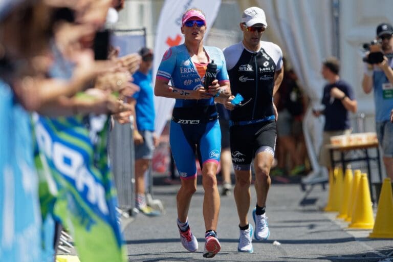 Daniela Bleymehl startet noch durchaus aussichtsreich auf Position 4 in den Marathon ...