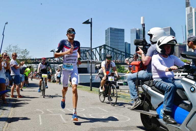 Einen 2:45:39 Stunden-Marathon zauberte Jan Frodeno auf den glühendheißen Frankfurter Asphalt