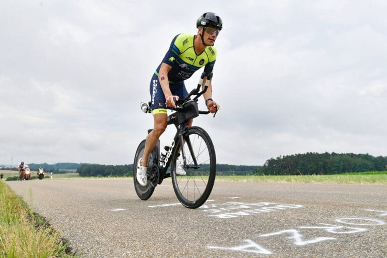 Routinier Andy Potts zeigt sich lange an der Spitze des Feldes