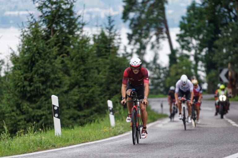 In der Spitzengruppe sorgt Christian Kramer bergauf fürs Tempo