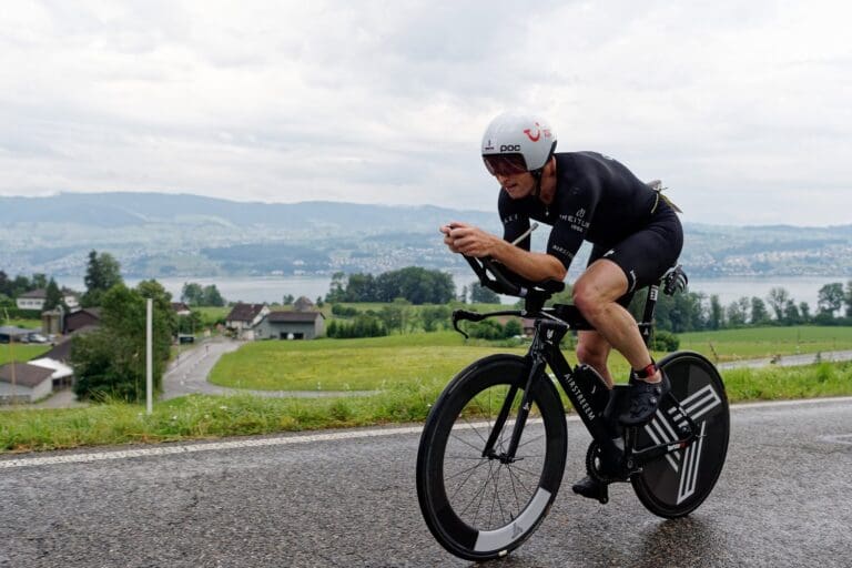 I-Ronnie Schildknecht folgt der Spitzengruppe mit etwas Abstand