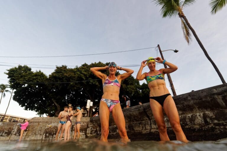 Dann tauchen bekannte Gesichter auf: Triathlon-Schwimmikone Ute Mückel und ihre Athletin Mareen Hufe