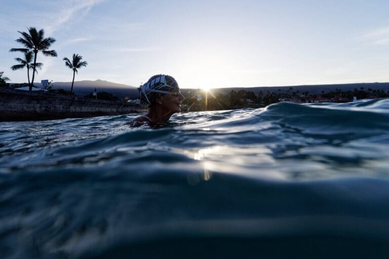 Ute Mückel und der mystische Moment, wenn die Sonne kurz vor 7 Uhr hinter dem Hualalai Vulkan hervor kriecht