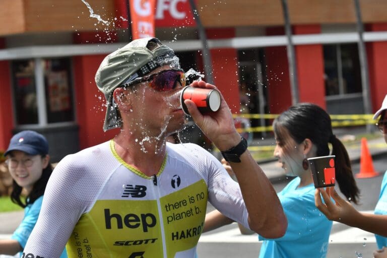 "Becher leer" war bei Maurice Clavel im Marathon angesagt, nachdem er auf dem Rad früh seine Körner verschossen hatte.