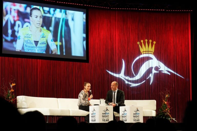 Anne Haug beim Talk mit Moderator Hartwig Thöne. Gleich am Sonntag ging es für Anne Haug nach Lanzarote in den Club La Santa. Statt Kostüm ist dann wieder Swimsuit, Radhose und Laufshirt angesagt.