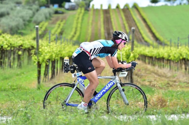 Simone Bayer in den Hügeln im Hinterland von Rimini: Hier ist der Radsport zu Hause.