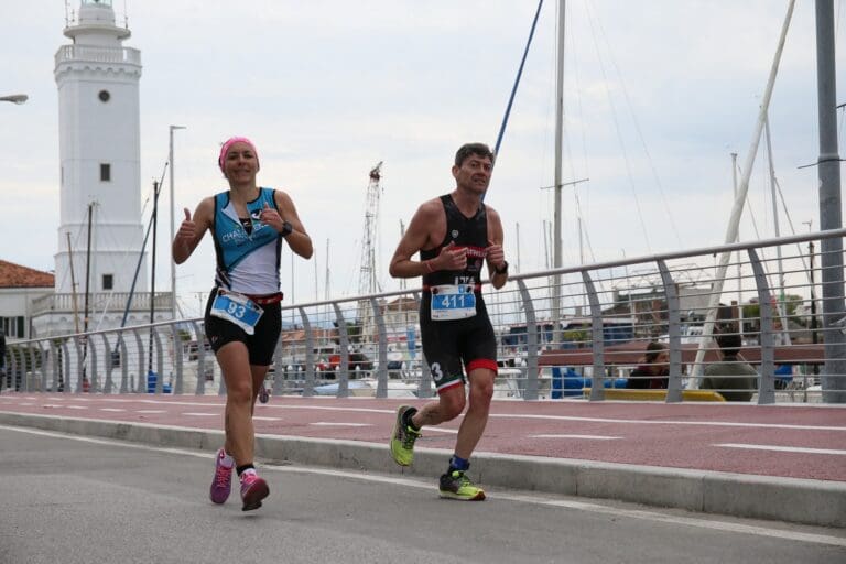 Auf der Laufstrecke entlang des Hafens von Rimini