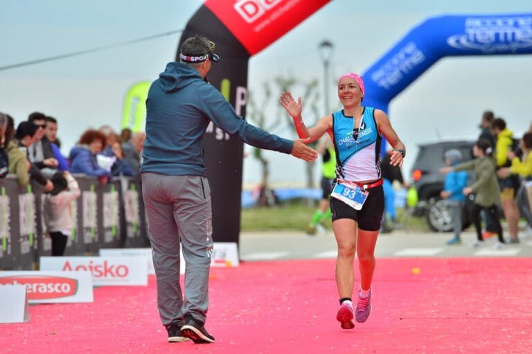 Abklatschen für einen gelungenen Saisoneinstand bei der Challenge Rimini