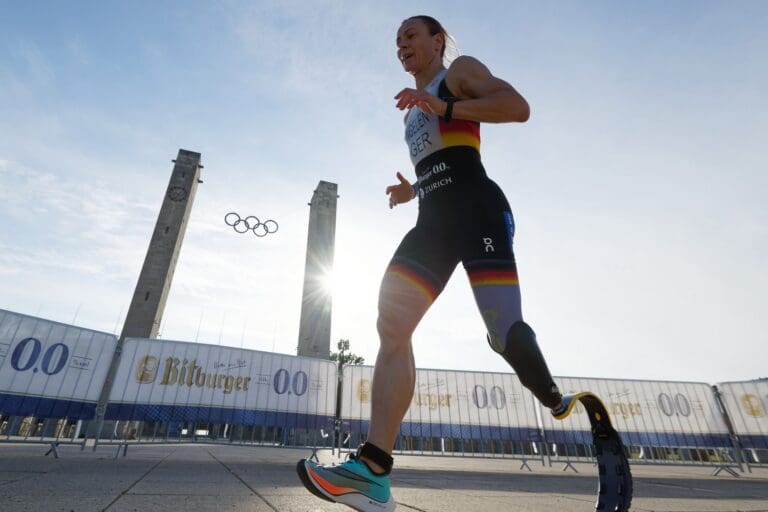 Nach der Staffel gingen die Paratriathleten auf die Strecke: Hier Elke Van Engelen