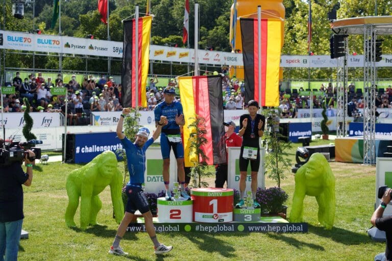 Patrick Lange: Der neue King of Roth feiert zusammen mit Nils Frommhold und Felix Hentschel.